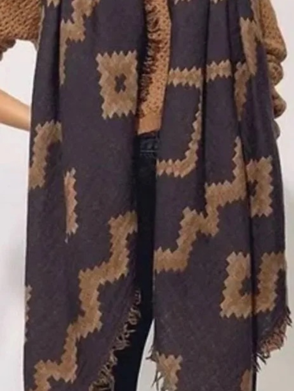 Aritzia Wilfred Diamond Blanket Scarf 100% Wool - Picture 3 of 5